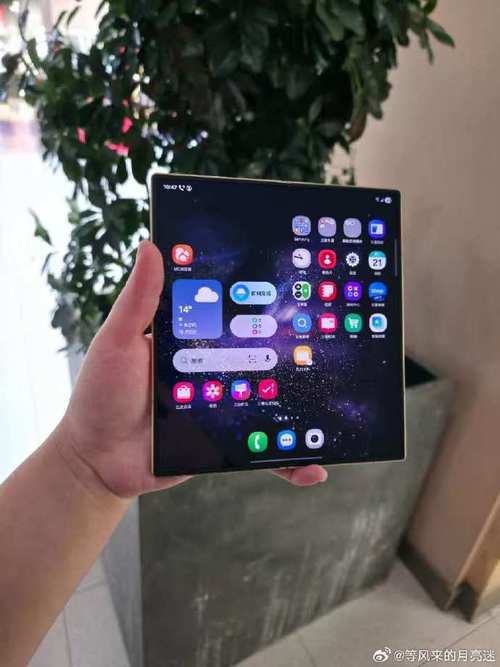 丹曦红，折叠屏手机终于有了令人心动的答案